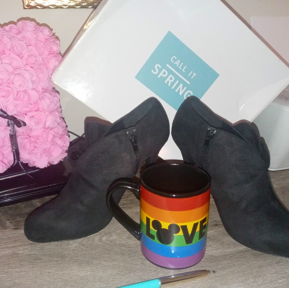 Sexy Boot! - Picture 4 of 4